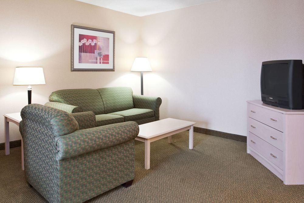 Holiday Inn Express Vermilion By Ihg Exterior photo