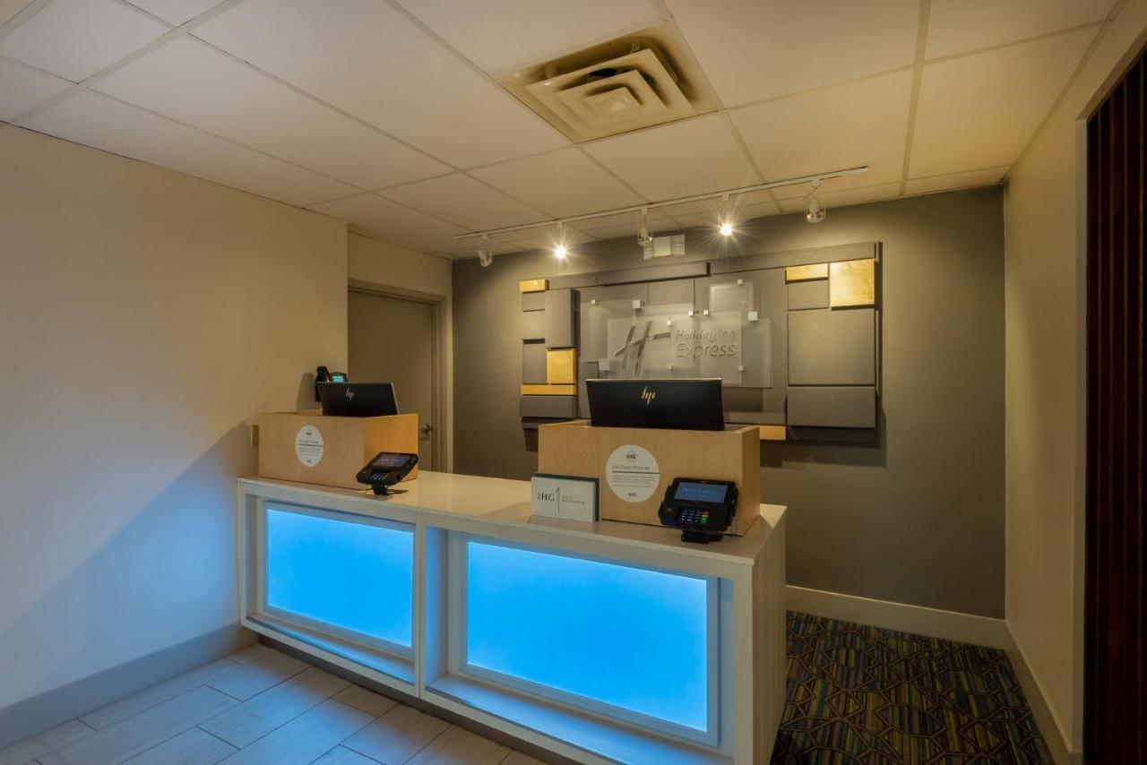 Holiday Inn Express Vermilion By Ihg Exterior photo