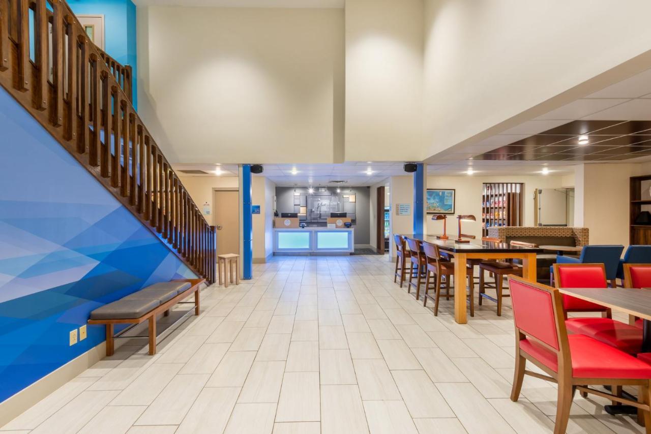 Holiday Inn Express Vermilion By Ihg Exterior photo