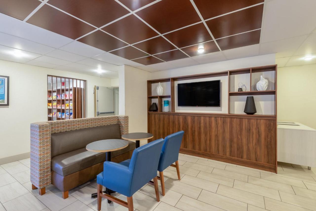 Holiday Inn Express Vermilion By Ihg Exterior photo