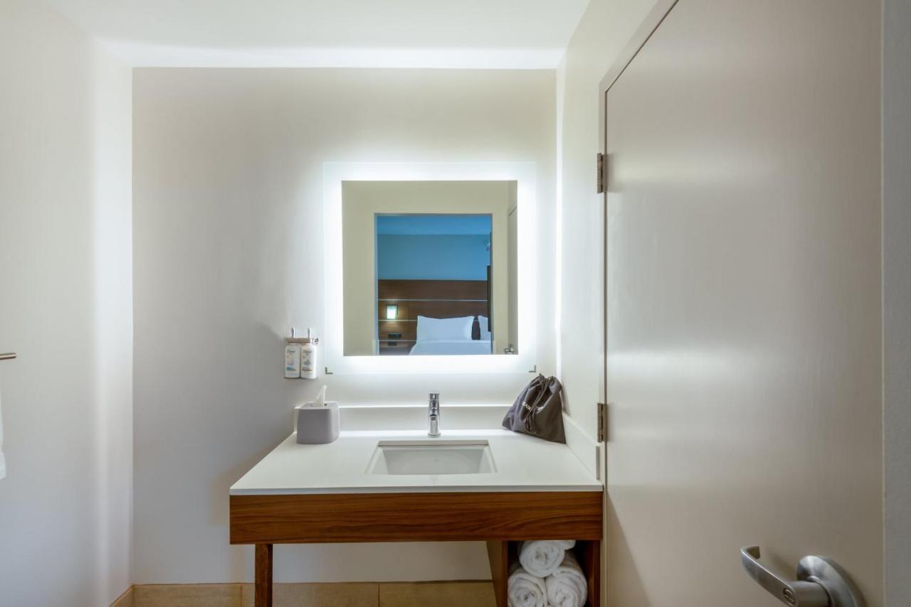 Holiday Inn Express Vermilion By Ihg Exterior photo