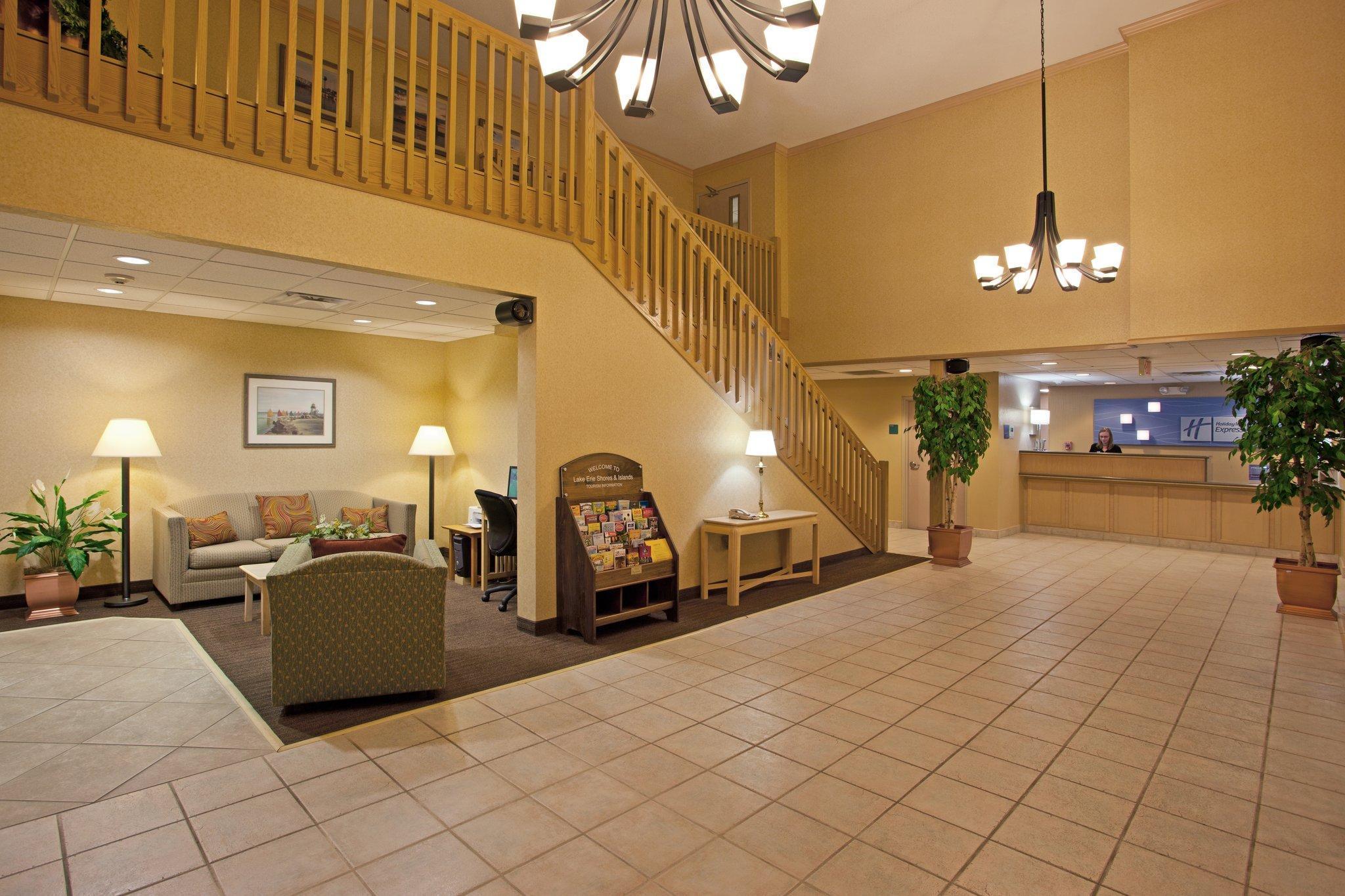 Holiday Inn Express Vermilion By Ihg Exterior photo