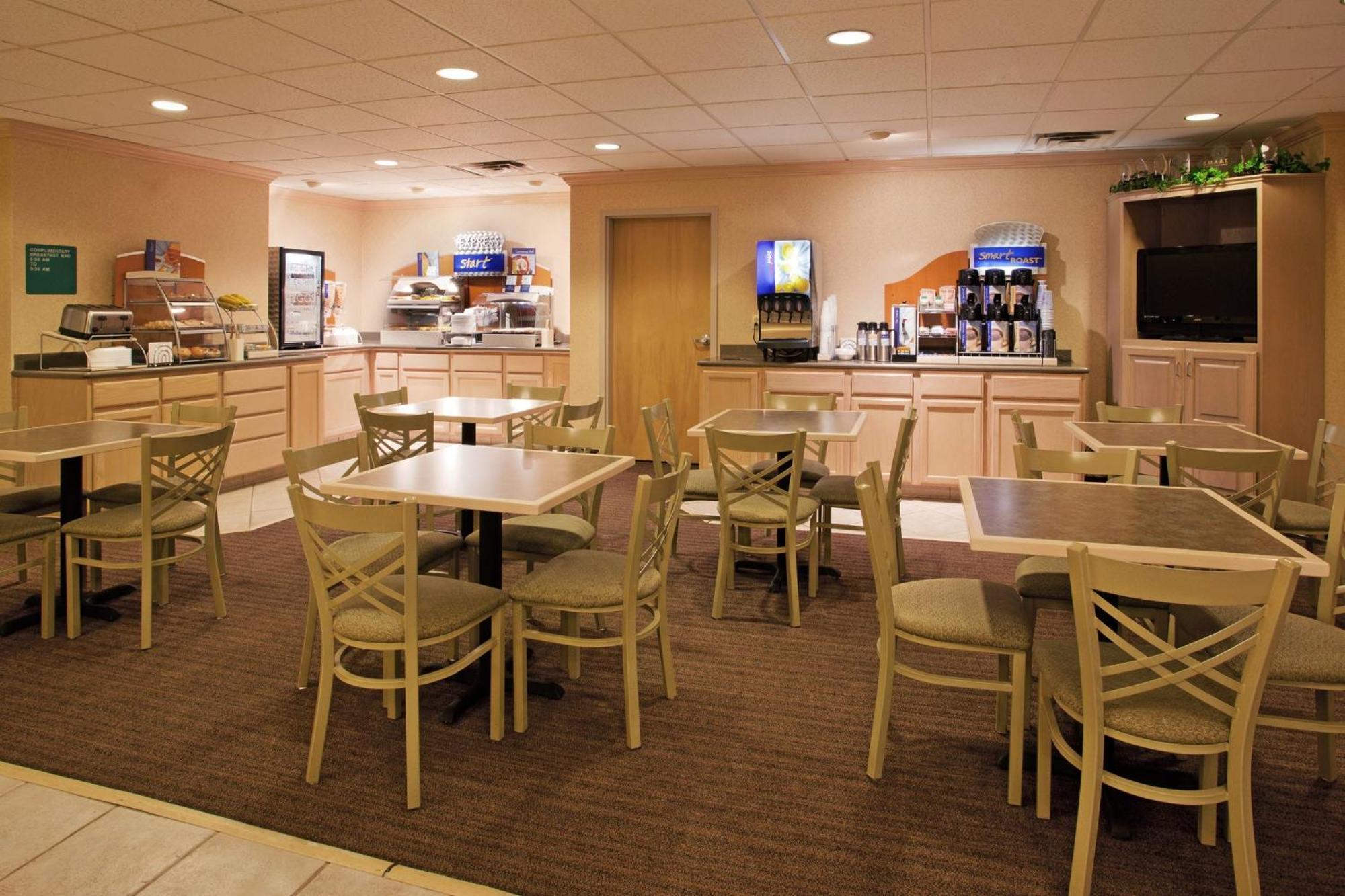 Holiday Inn Express Vermilion By Ihg Exterior photo